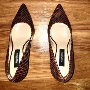 White House black market pumps